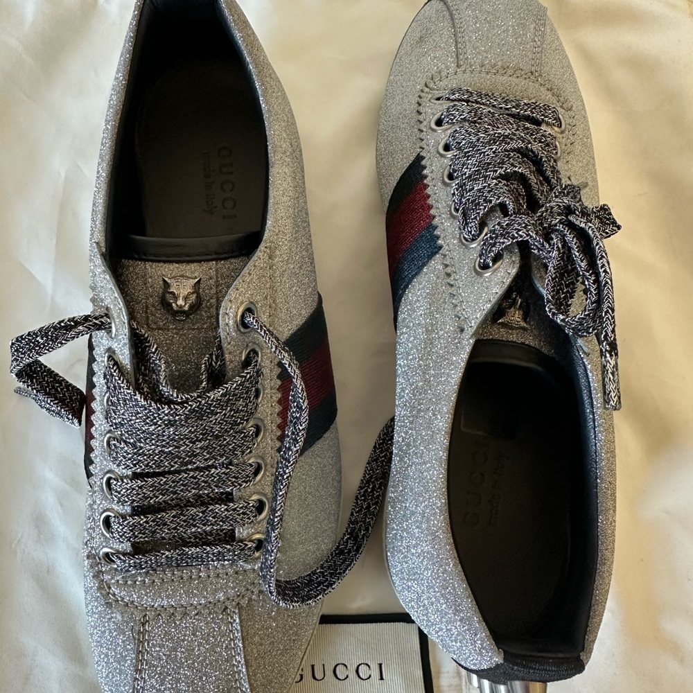 Gucci women glitter Gray Sneakers size 37 it’s in excellent condition